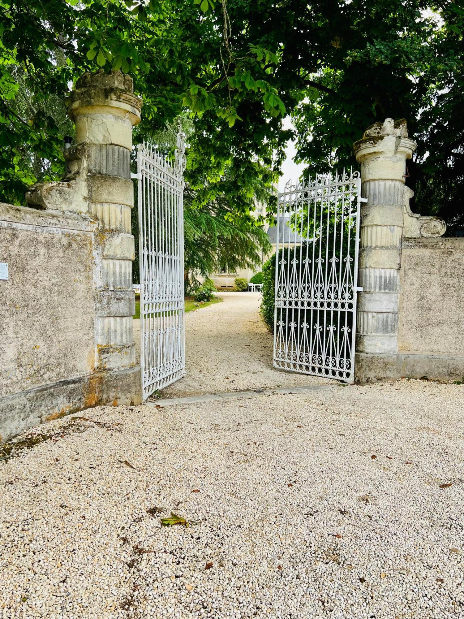 Le Chateau De Leugny Oiron Екстериор снимка